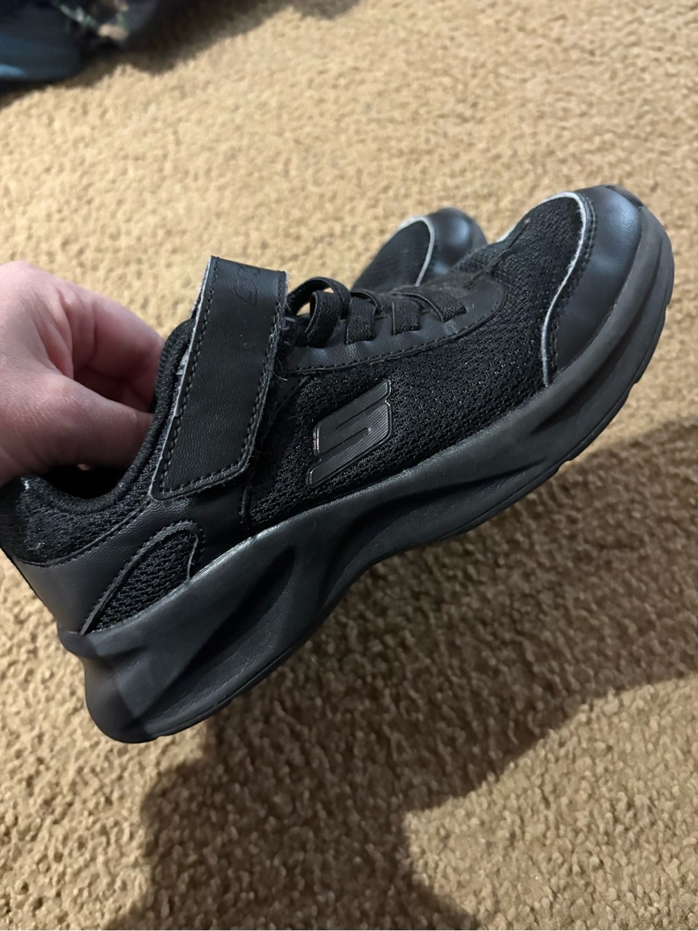 Skechers black 1.5